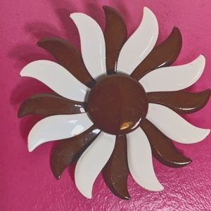 Vintage 60's enamel brown and white floral brooch